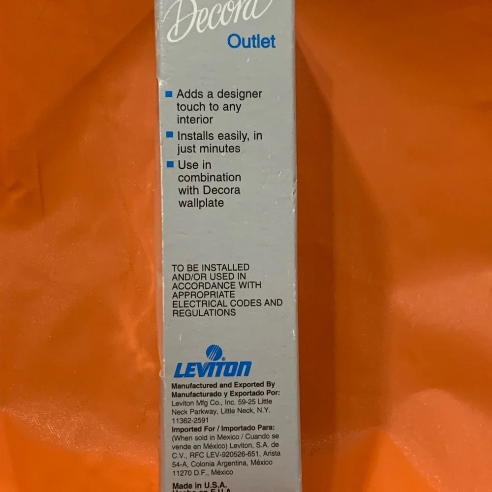 Decora White Grounding Outlet